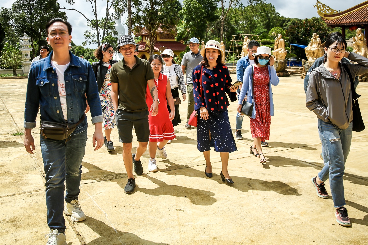 khoi nghiep mang den,  khoi nghiep,  mang den kon tum,  doanh nhan 9x anh 10