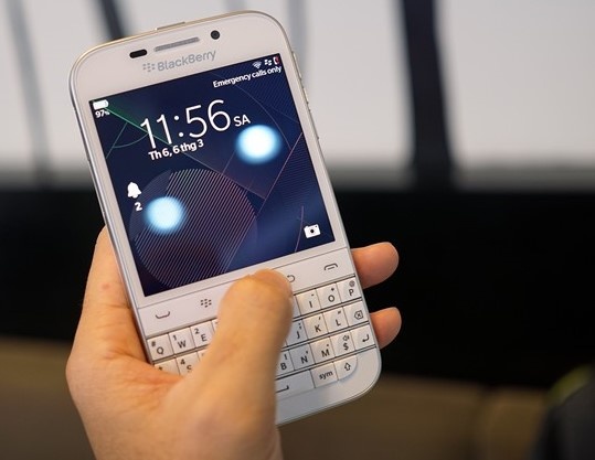 Fan BlackBerry: 'Buon vo ke cho bieu tuong mot thoi' hinh anh