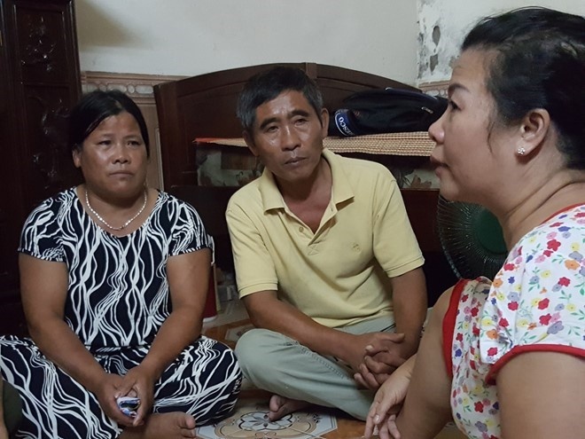 Bé trai bị tôn cứa cổ ảnh 1 Be trai bi ton cua co anh 1