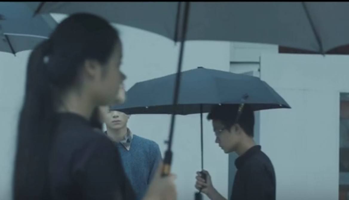 phía sau một cô gái, Soobin Hoàng Sơn, quảng cáo lộ liễu trong clip Hoàng Sơn ảnh 2 phia sau mot co gai, Soobin Hoang Son, quang cao lo lieu trong clip Hoang Son anh 2