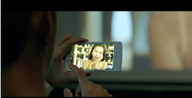 phía sau một cô gái, Soobin Hoàng Sơn, quảng cáo lộ liễu trong clip Hoàng Sơn ảnh 4 phia sau mot co gai, Soobin Hoang Son, quang cao lo lieu trong clip Hoang Son anh 4