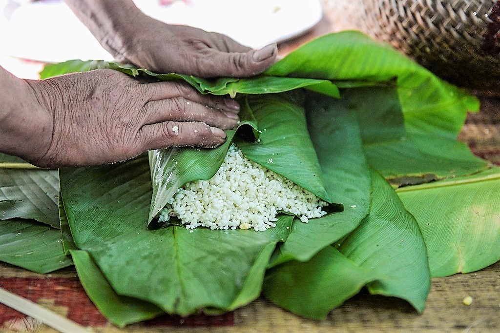 Noi co don, lac long khi xa nha dip Tet hinh anh