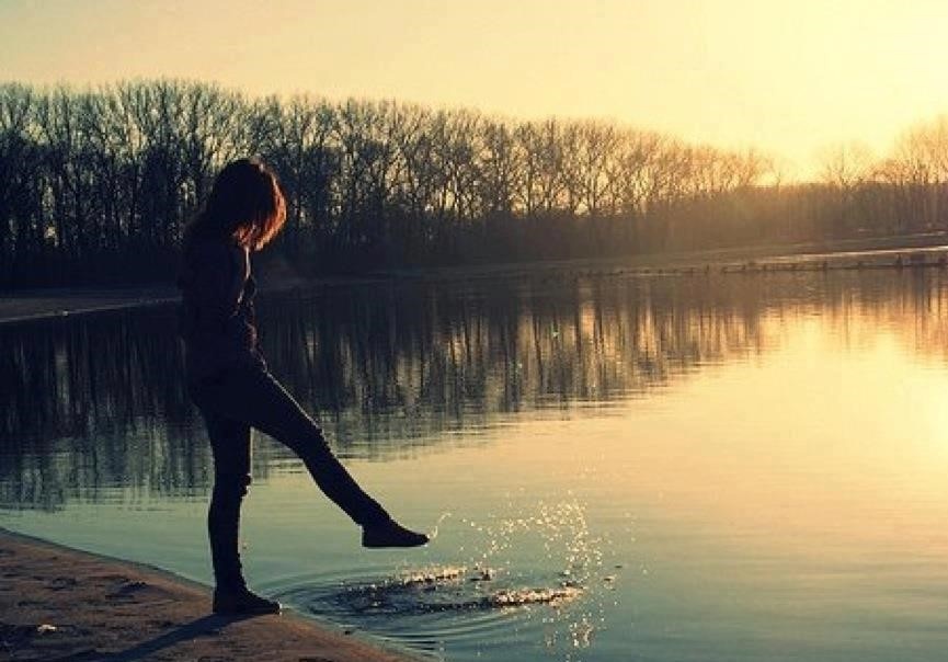 cuốn sách đừng vì cô đơn mà yêu bừa một ai đó ảnh 2 cuon sach dung vi co don ma yeu bua mot ai do anh 2