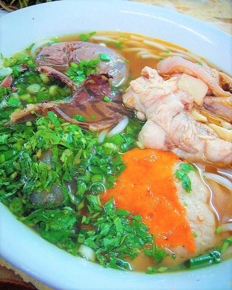 7 quan bun bo hue lau nam ngon nhat sai gon anh 12