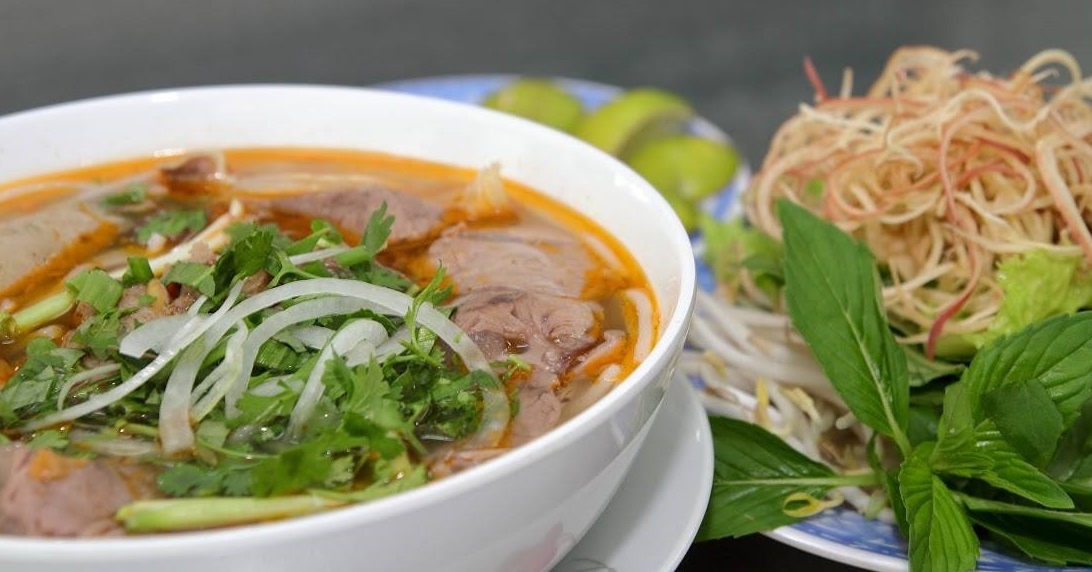 7 quan bun bo hue lau nam ngon nhat sai gon anh 11
