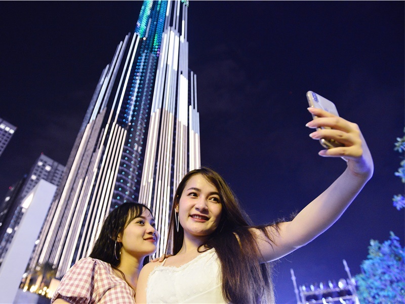 Truoc Landmark 81, dau la noi thu hut du khach toi TP.HCM? hinh anh