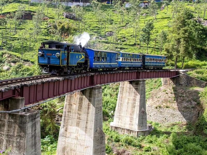 Bang qua nui doi An Do tren tuyen duong sat huyen thoai hinh anh