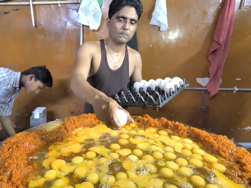 Gan 400 qua trung trong mon bhurji doc dao cua An Do hinh anh