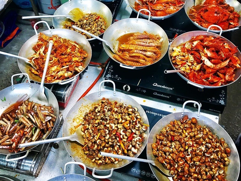 Thuong thuc hai san tuoi song o dau khi den TP.HCM? hinh anh