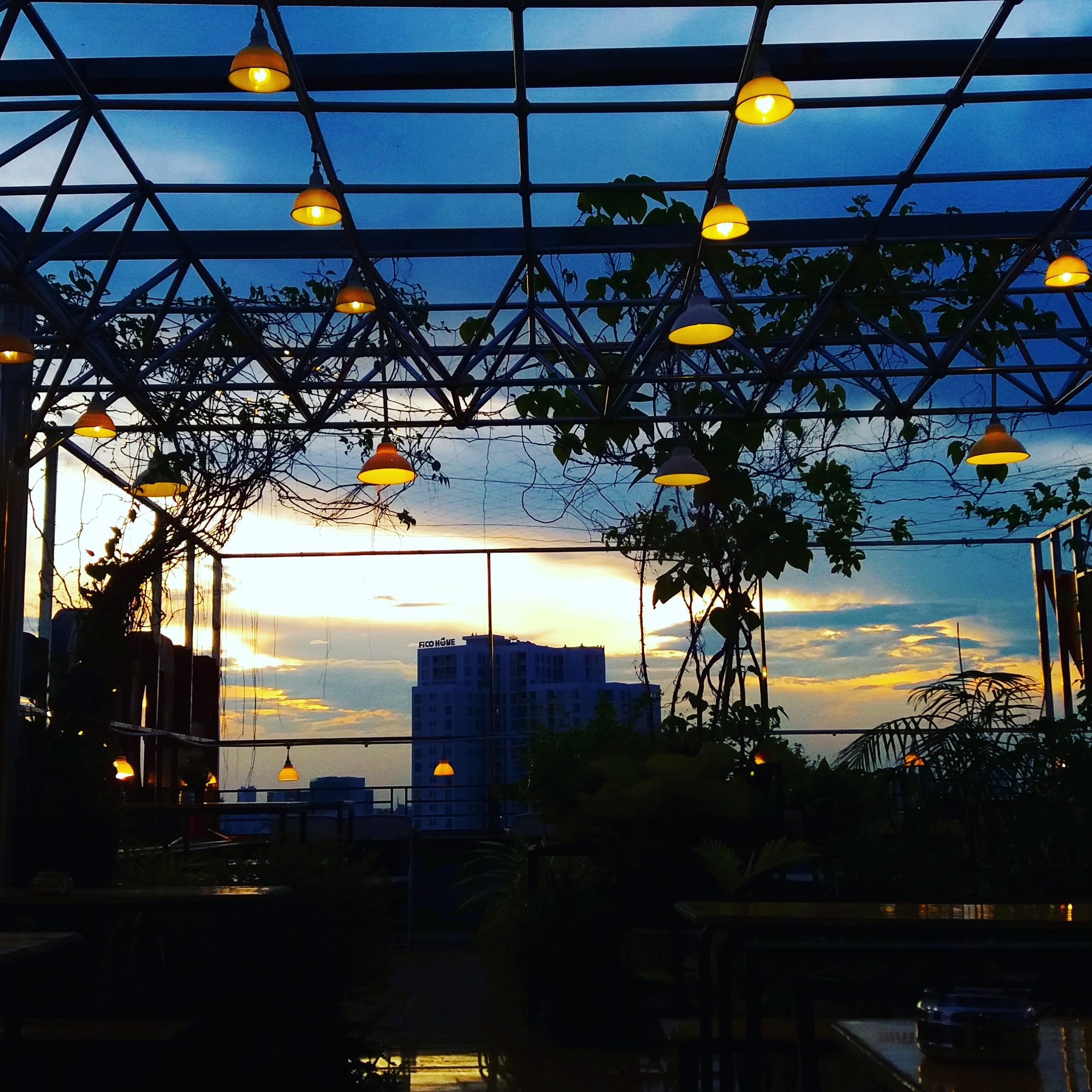 ca phe ngam sai gon tu tren cao anh 23