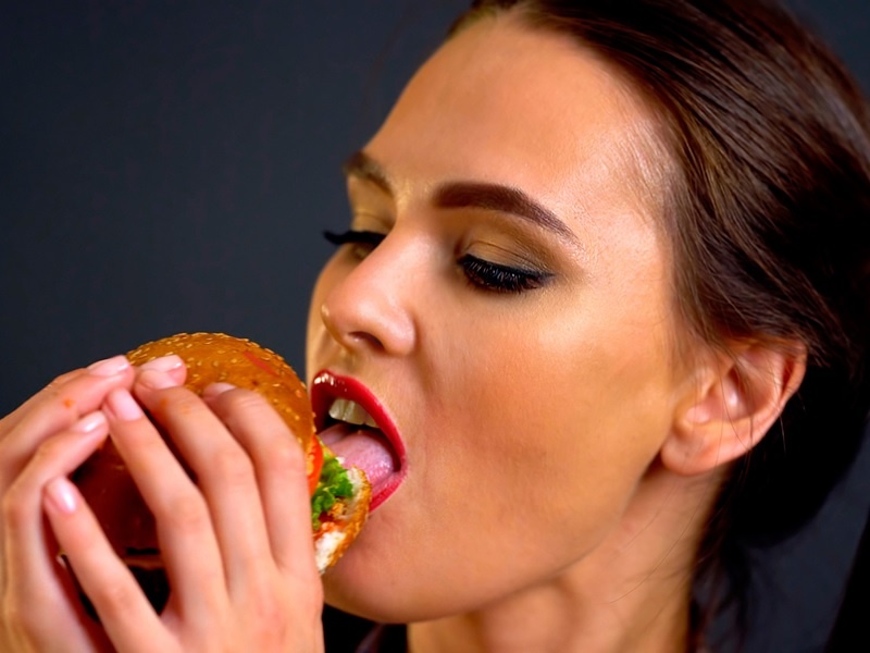 Robot biet lam banh mi burger o My co gi dac biet? hinh anh