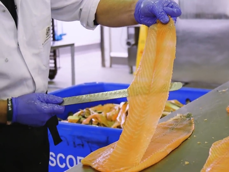 Ca hoi hun khoi kieu London truyen thong duoc lam ra sao? hinh anh