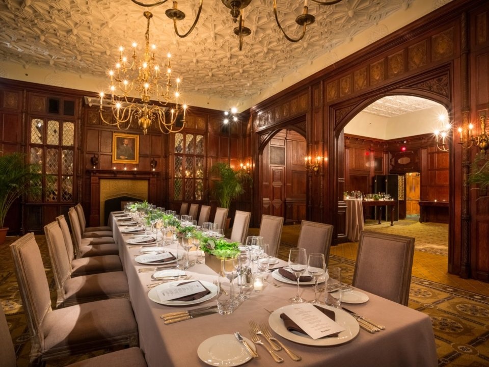 khach san ma Hallowwen anh 2