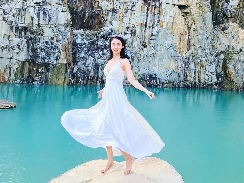 Vi sao ho nuoc o Tuyet tinh coc Da Lat co mau xanh ngoc dep mat? hinh anh