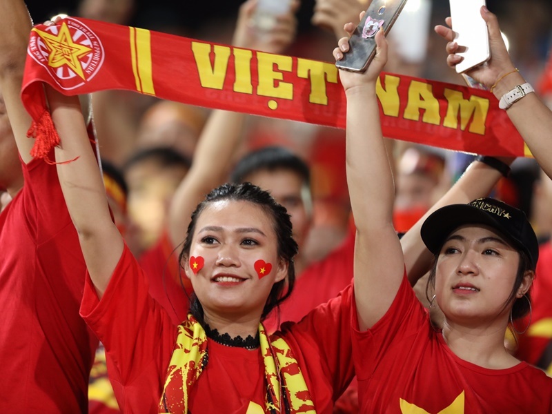 3 con duong 'nhau xuyen dem' o TP.HCM de cung vui co vu tuyen Viet Nam hinh anh