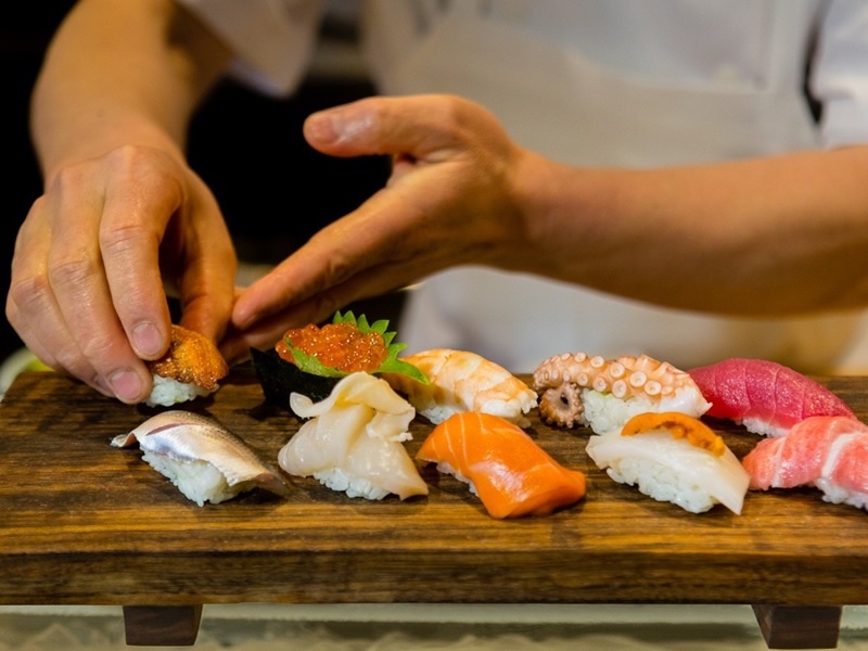 8 bi mat hau truong cac dau bep sushi thuc thu hiem khi tiet lo hinh anh