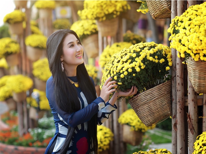 Duong hoa Nguyen Hue o TP.HCM to chuc lan dau tien vao nam nao? hinh anh