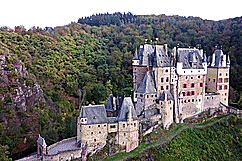 Toa lau dai Duc chi mot gia dinh song suot gan 900 nam hinh anh