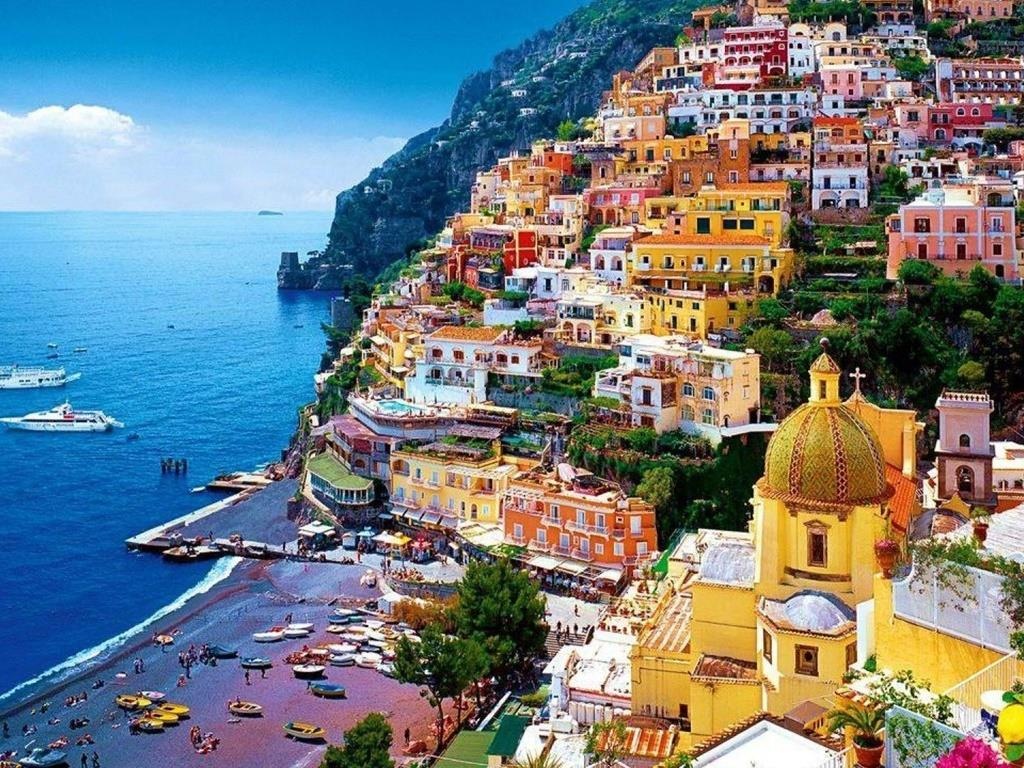 Bo bien xinh dep o Dia Trung Hai thu hut du khach suot nhieu the ky hinh anh