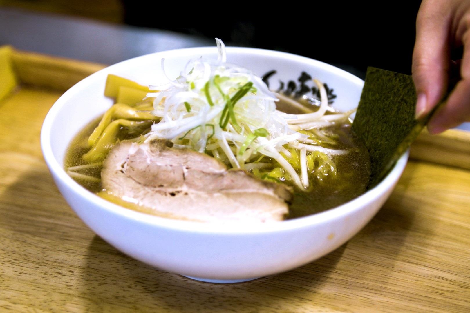 Co mon ramen doc dao, tiem mi 'xa xoi' nhat Nhat Ban van thu hut khach hinh anh