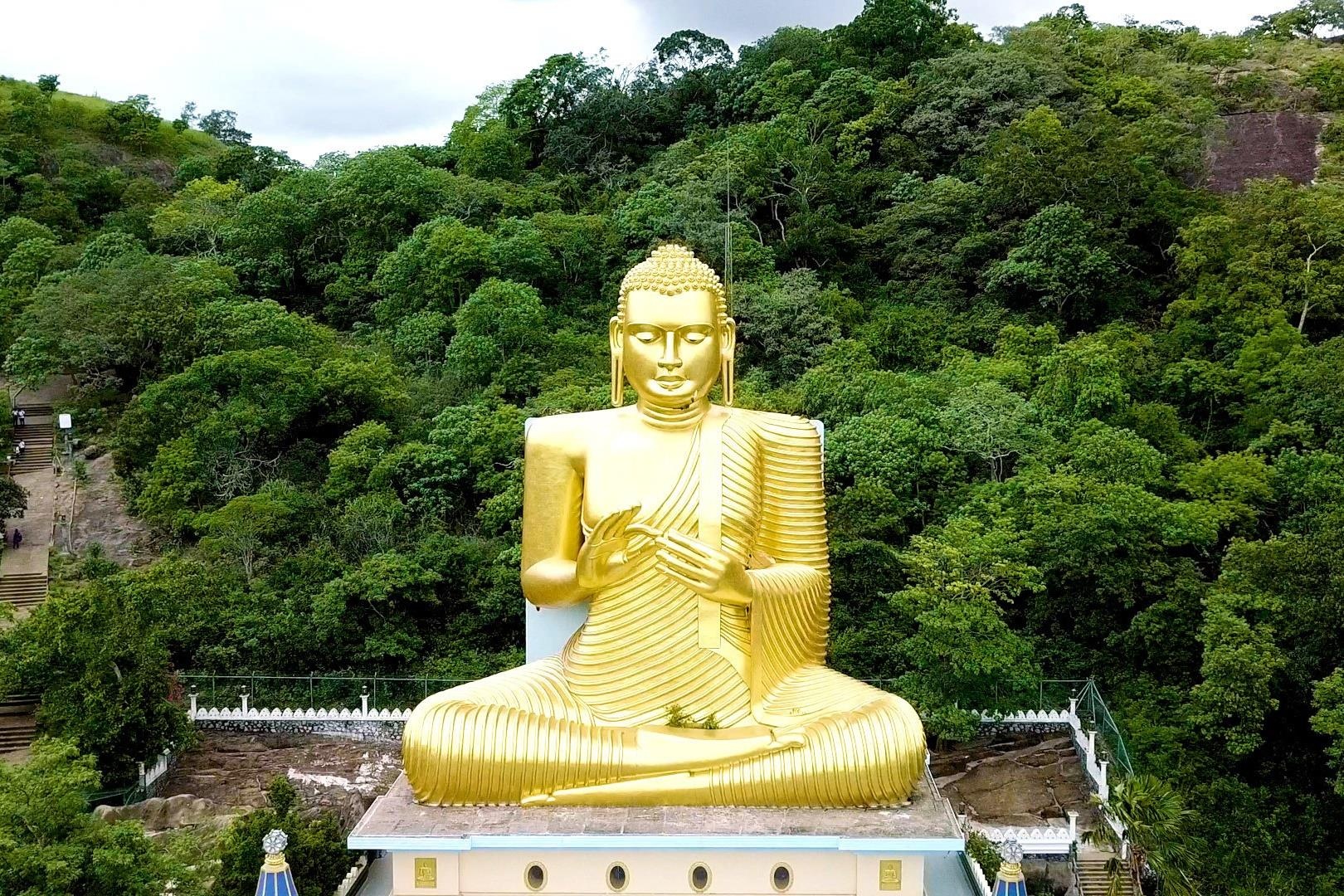 Cum hang dong co vo so tranh, tuong Phat ton tai 22 the ky o Sri Lanka hinh anh