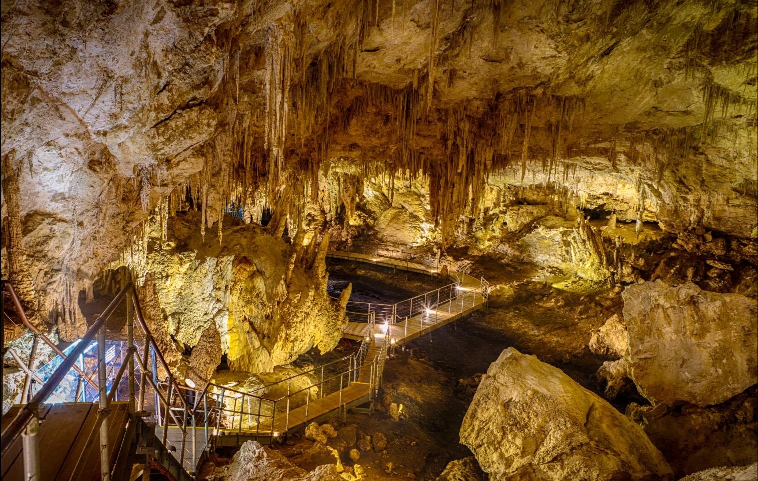 10 hang dong dai nhat the gioi anh 1