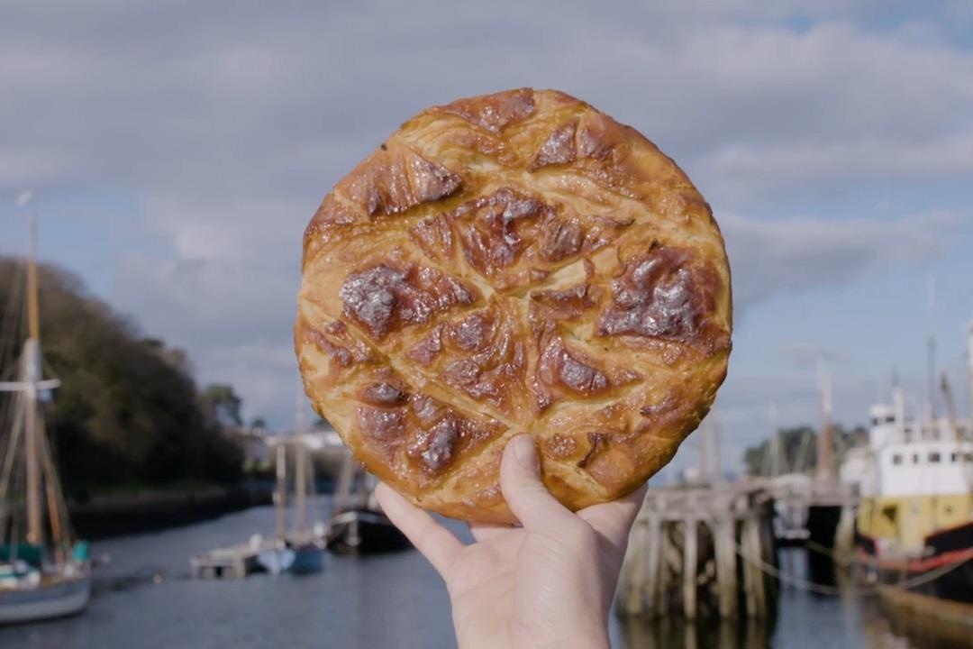 Mon banh Phap beo nhat chau Au chi gom bot, bo, duong hinh anh