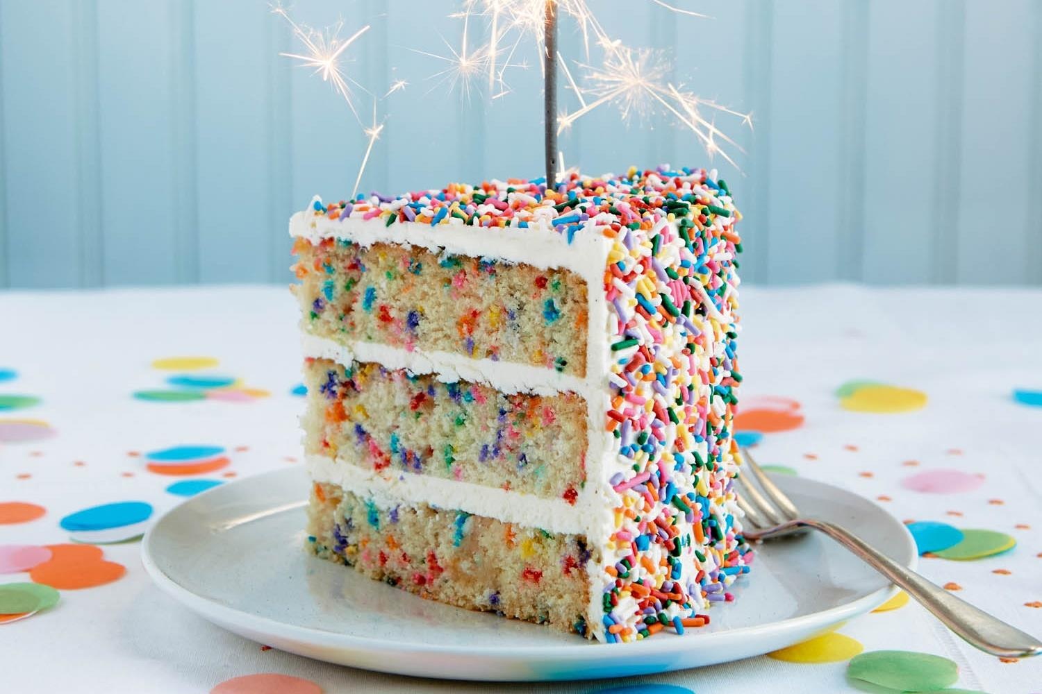 Hat rac nhieu mau sac dung trang tri mon ngot duoc san xuat ra sao? hinh anh