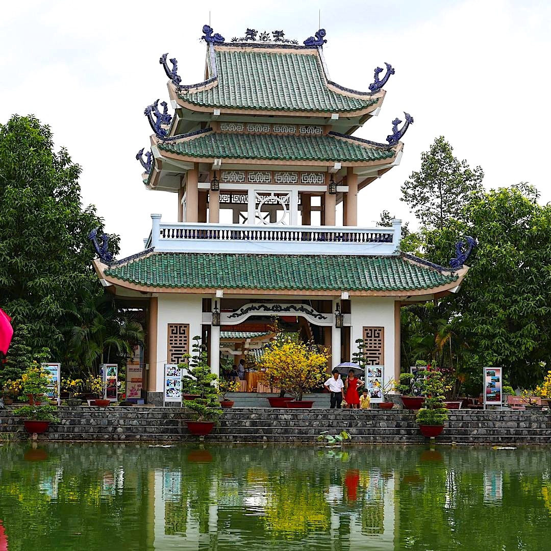 van mieu tran bien nam o dau anh 1