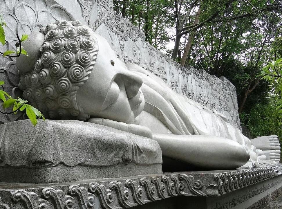 Ly do Long Son tu o Nha Trang con co ten la chua Phat Trang hinh anh