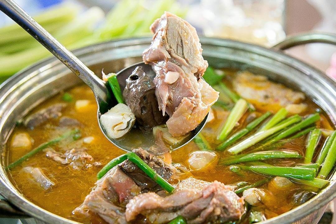 Dac san vit nau chao o Can Tho thuong co nguyen lieu gi? hinh anh