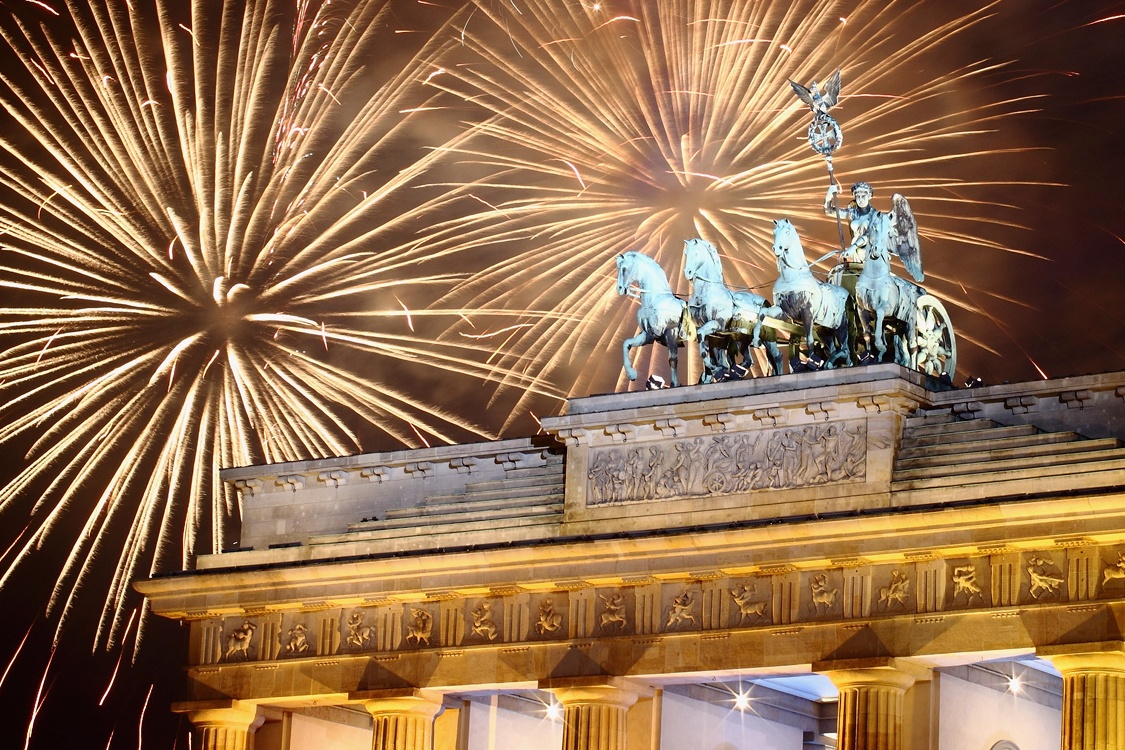 7 dia diem don nam moi mang tinh bieu tuong o chau Au hinh anh