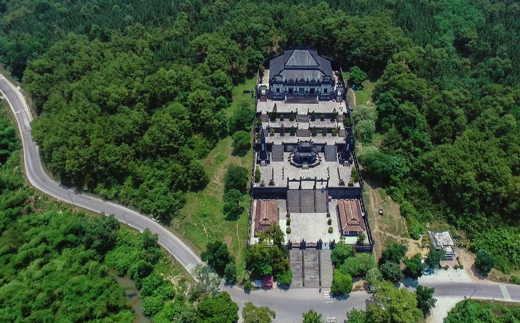 3 lang tam noi tieng hut khach o co do Hue hinh anh