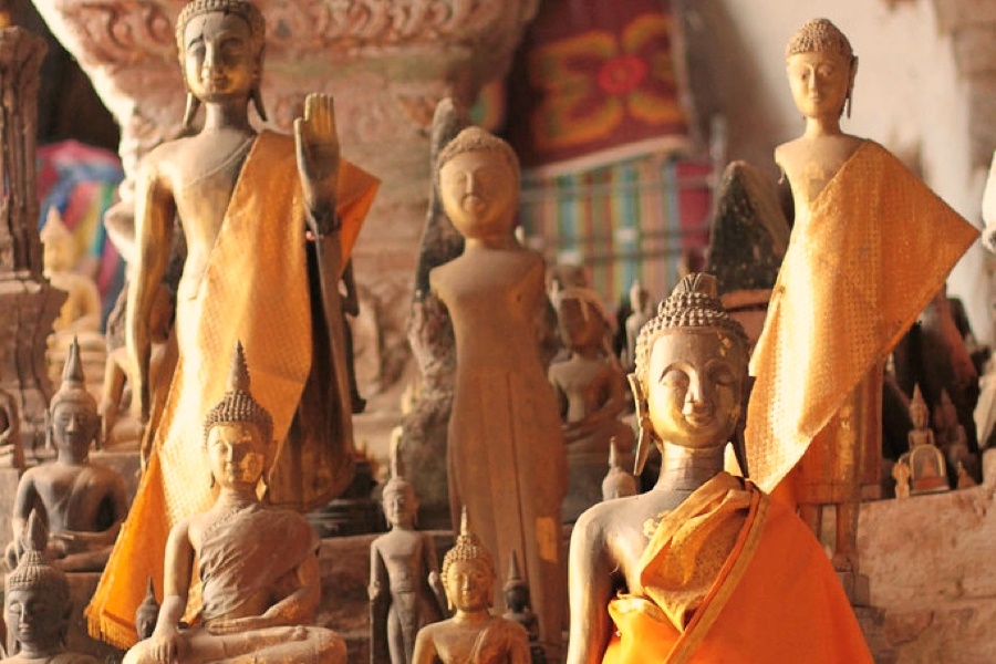 Hang dong co hang nghin tuong Phat o Lao hinh anh