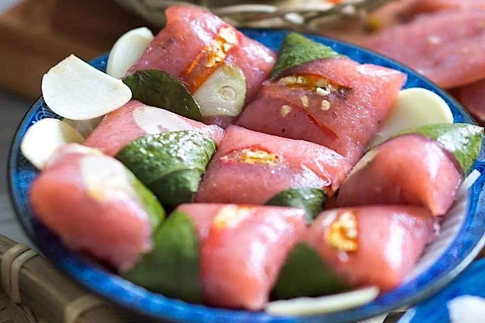 Dac san 'nem chua ma ngot, thom nong ma say' o mien Tay hinh anh