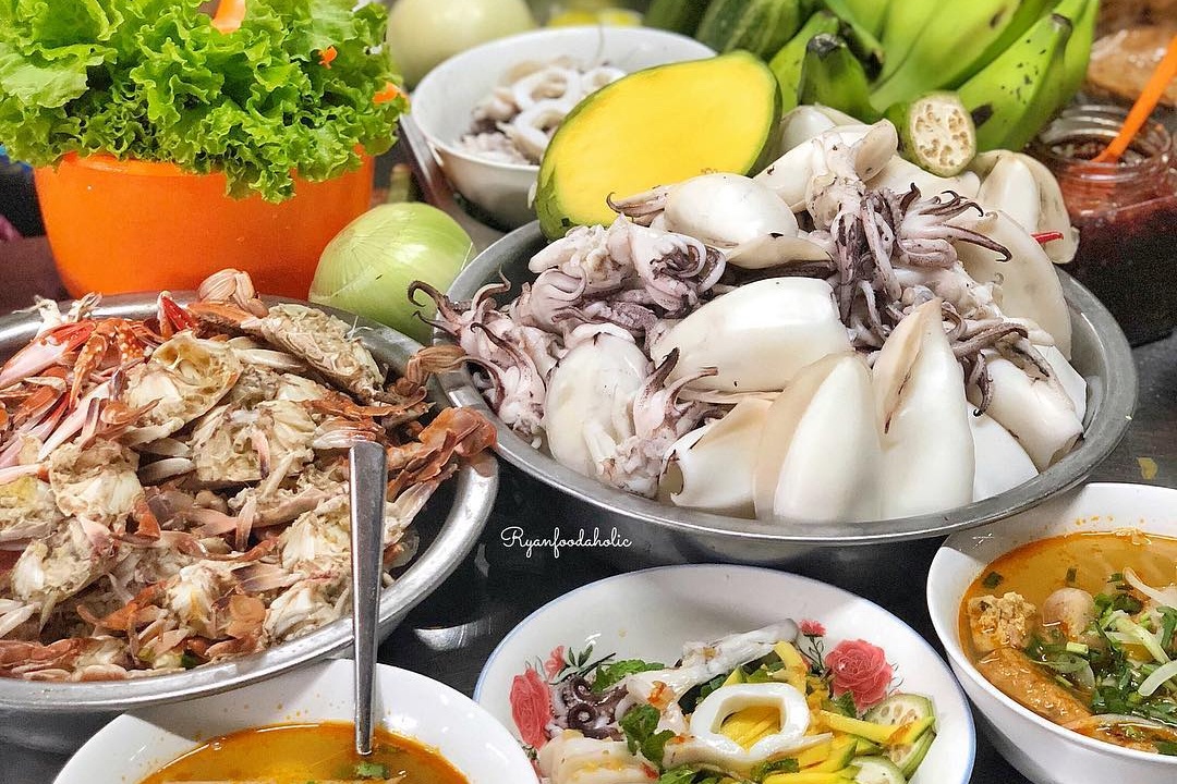 Muc tron va loat mon ngon phai thu o cho Con Da Nang hinh anh