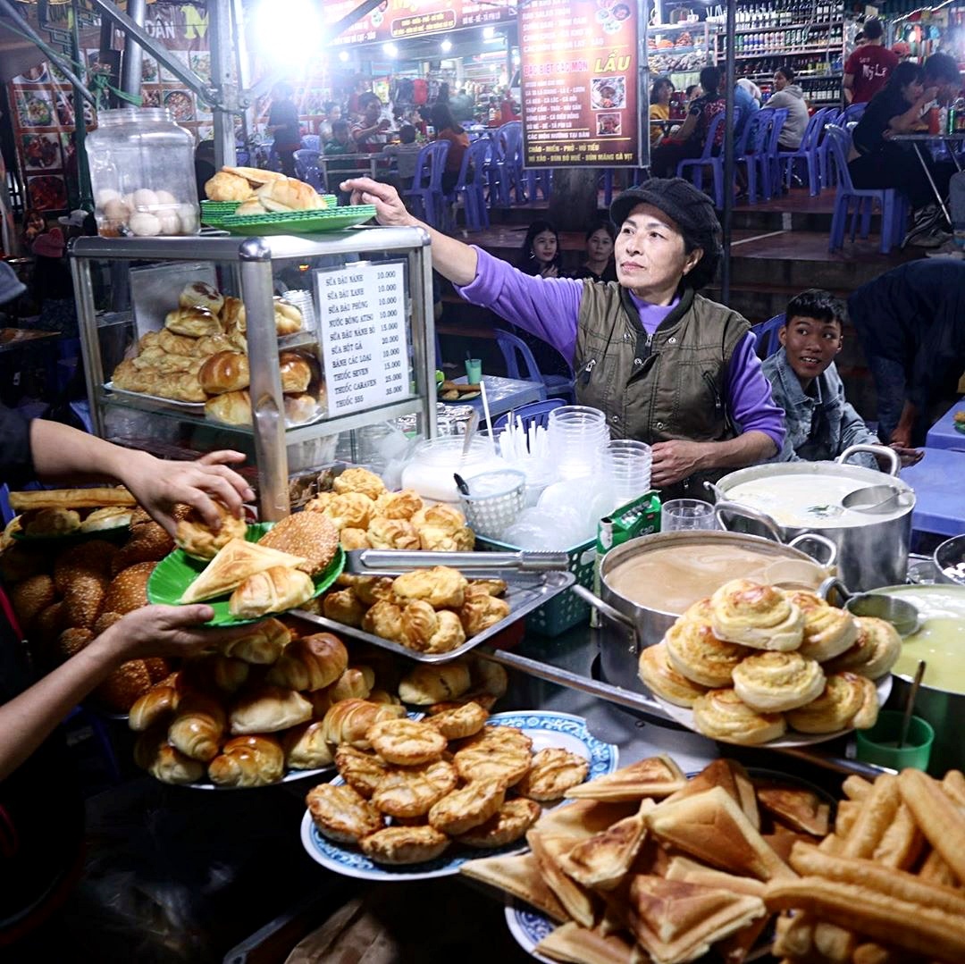 an gi o cho dem da lat anh 7