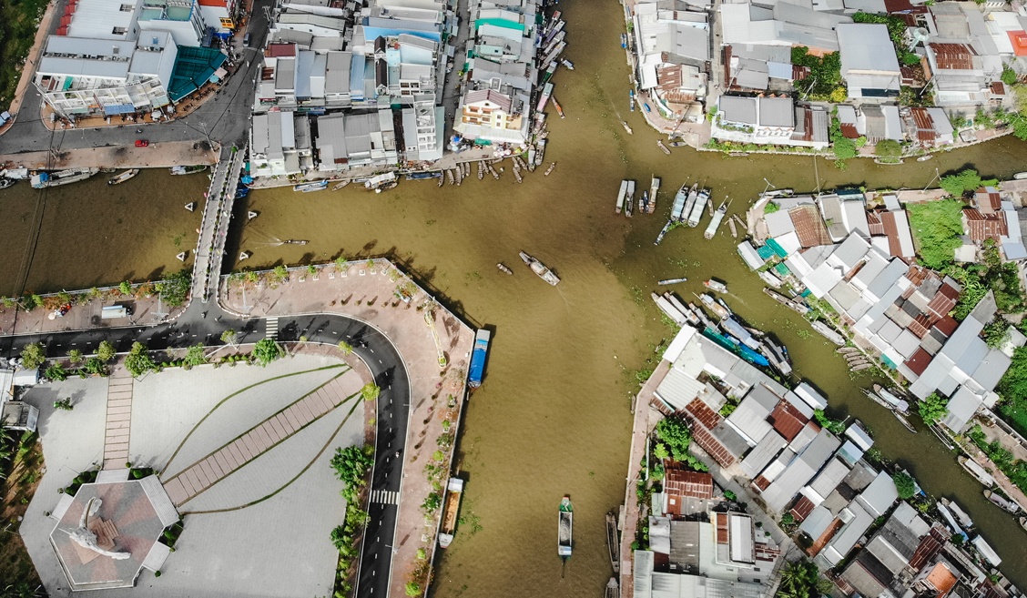 tinh co 2 thi xa anh 6