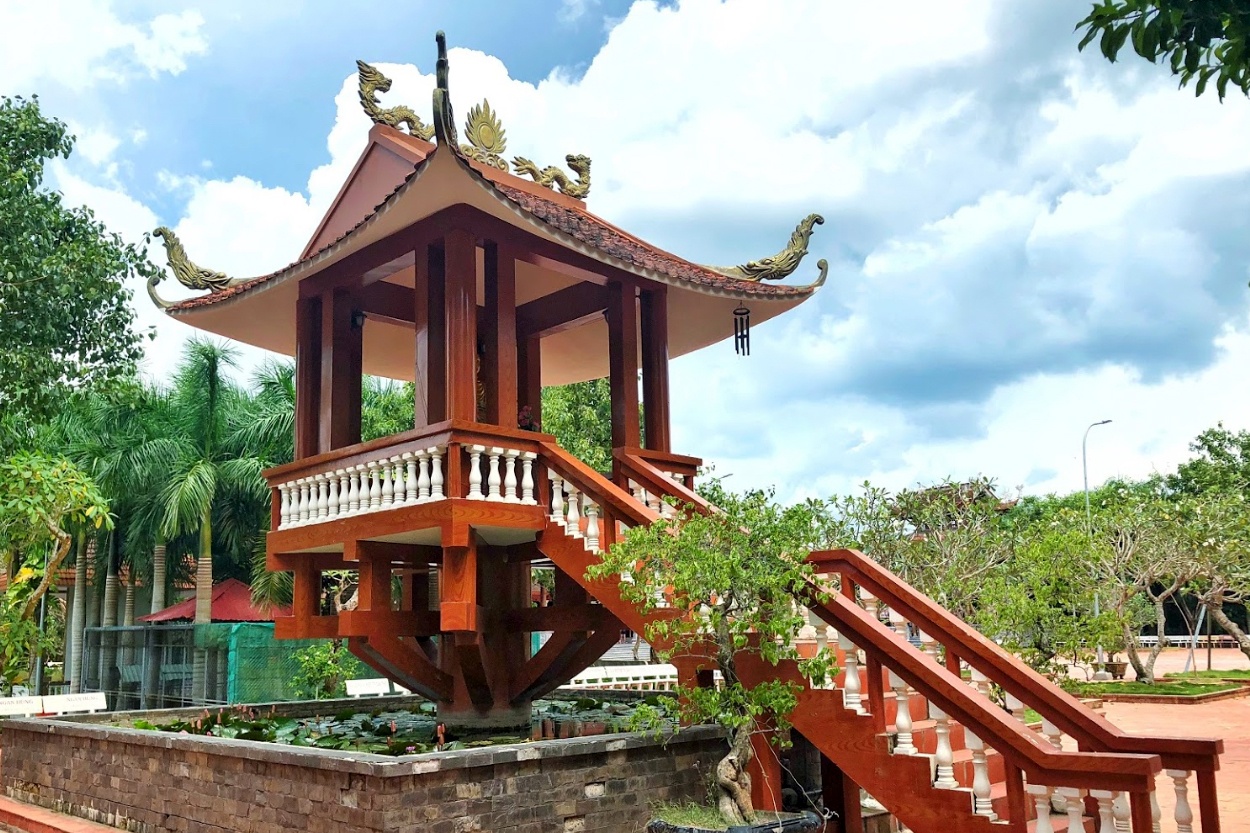 3 noi co phien ban chua Mot Cot hinh anh