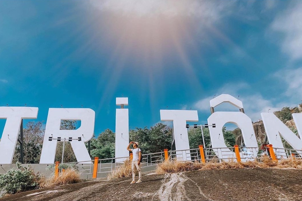 3 dong chu ten dia danh hut khach check-in hinh anh