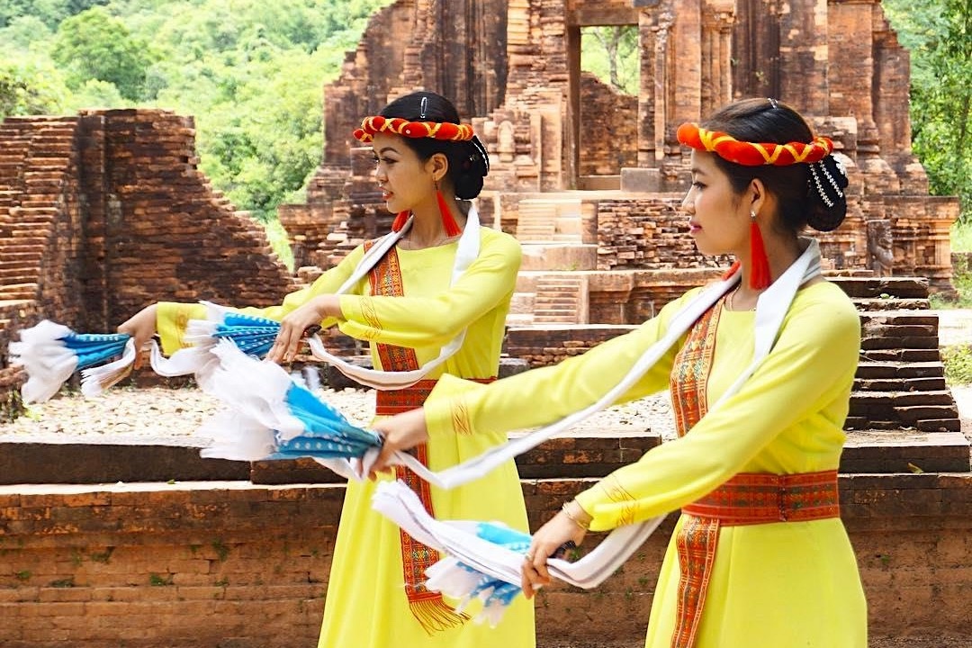 7 di tich Cham thu hut khach o mien Trung hinh anh