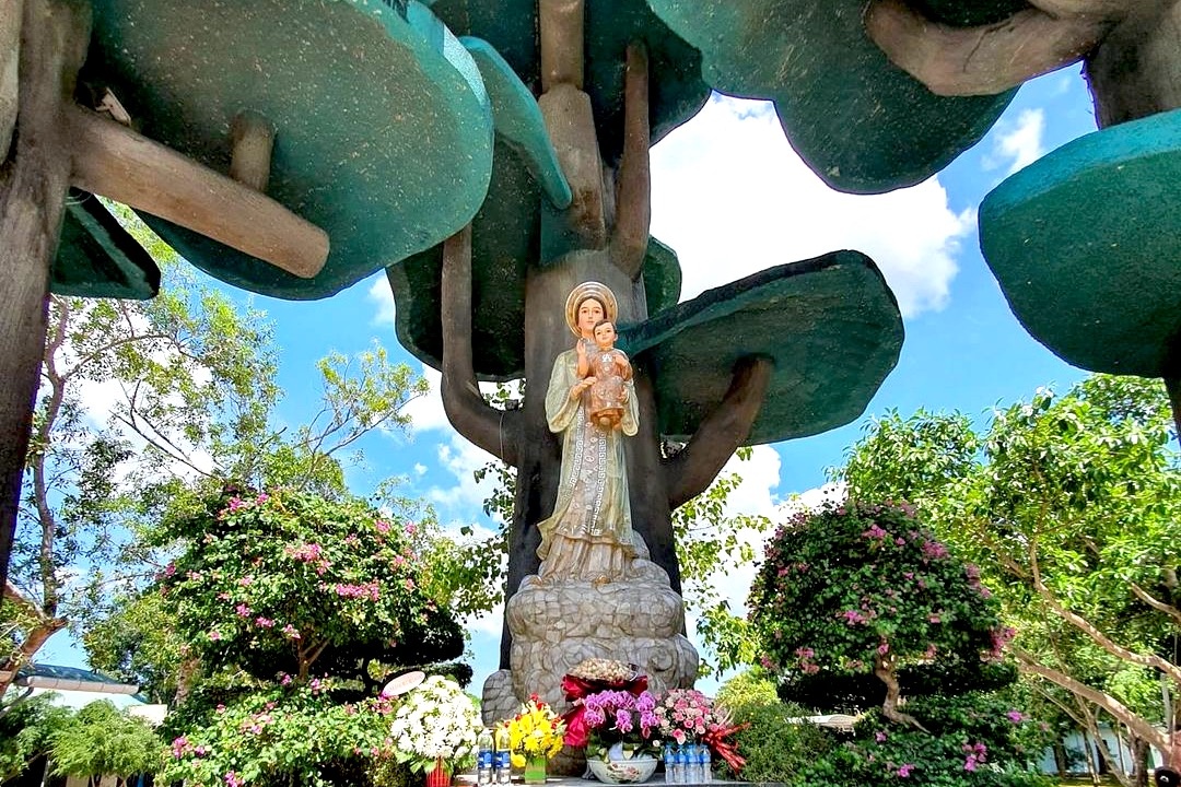 Nhung tuong Duc Me noi tieng o Viet Nam hinh anh