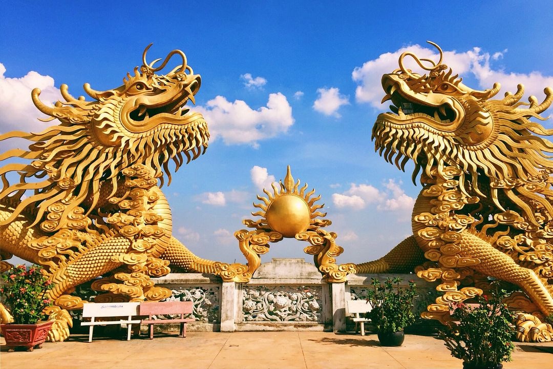 Chua o Binh Duong co 2 doi rong vang uy nghi hinh anh