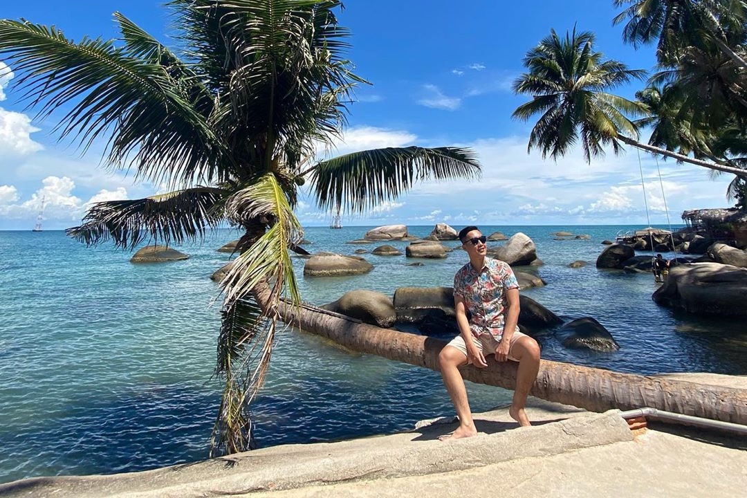 Cay dua nam hut khach check-in o Hon Son hinh anh