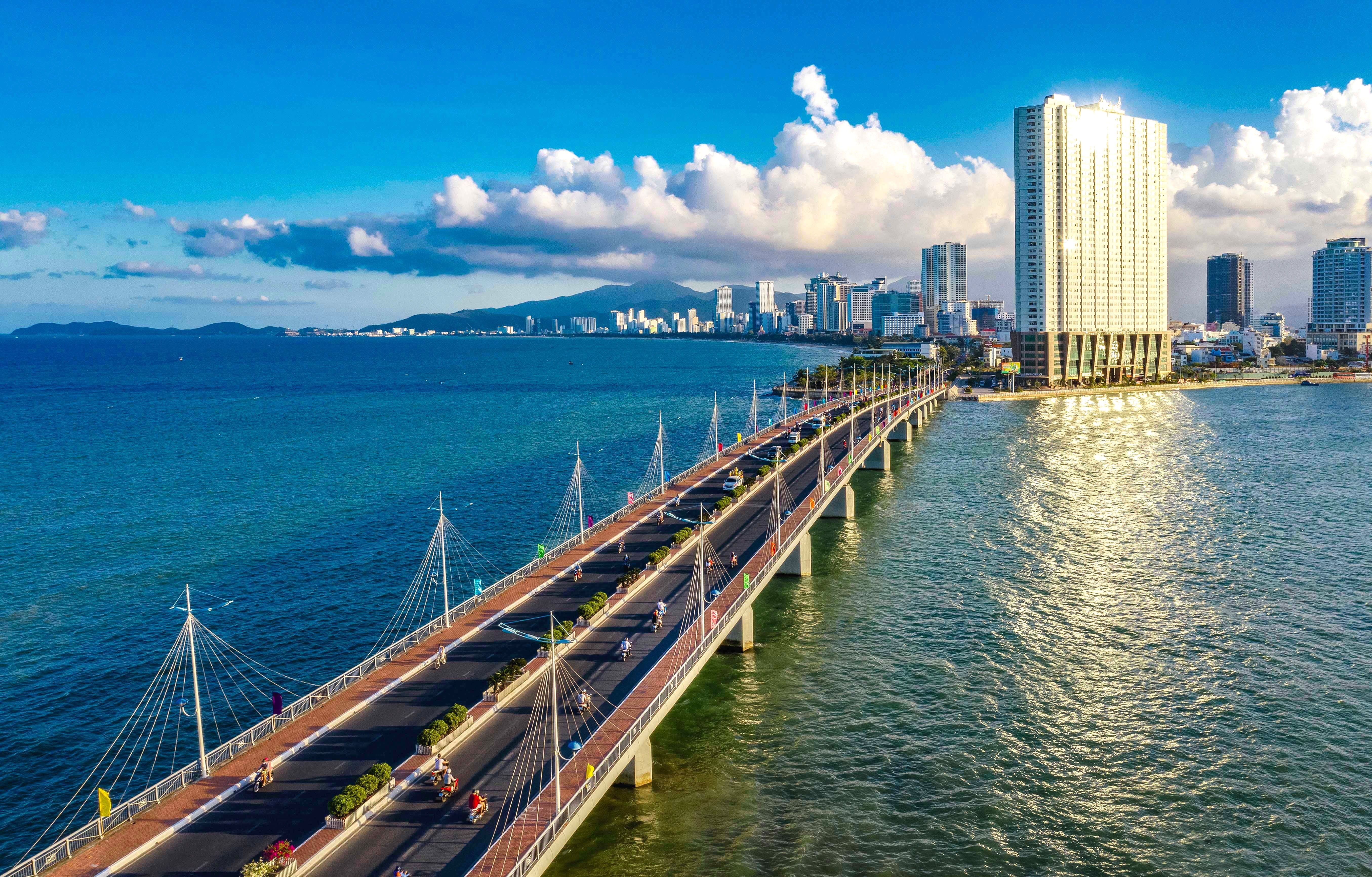 nhung cay cau noi tieng anh 7