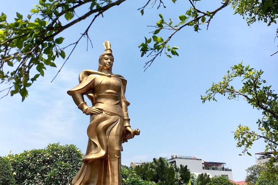 Nhung quan, huyen nao mang ten danh nhan? hinh anh