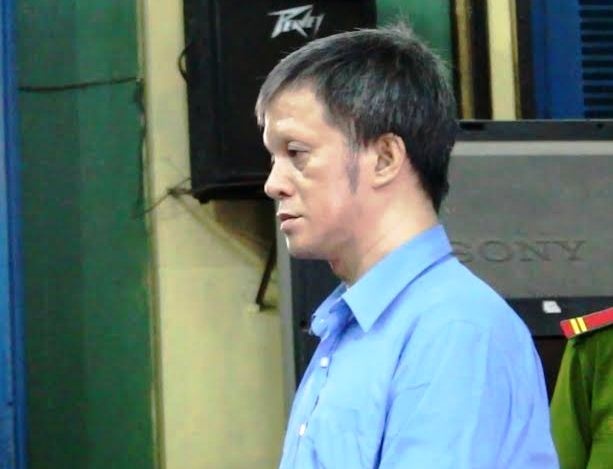 Tu hinh ke tat xang thieu song hai me con nguoi tinh hinh anh