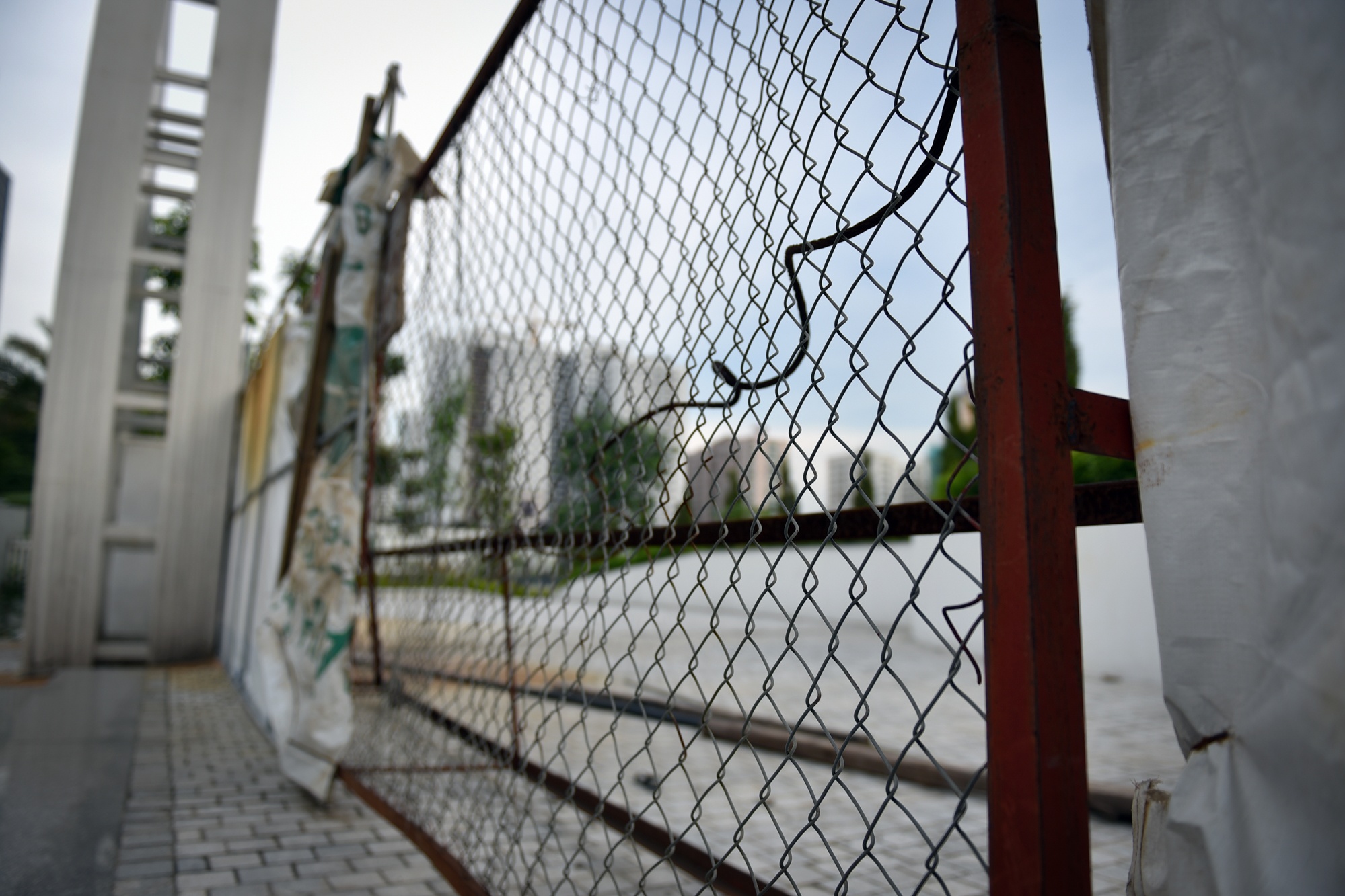 Cong vien Nhan Chinh,  ho dieu hoa,  dat vang anh 10