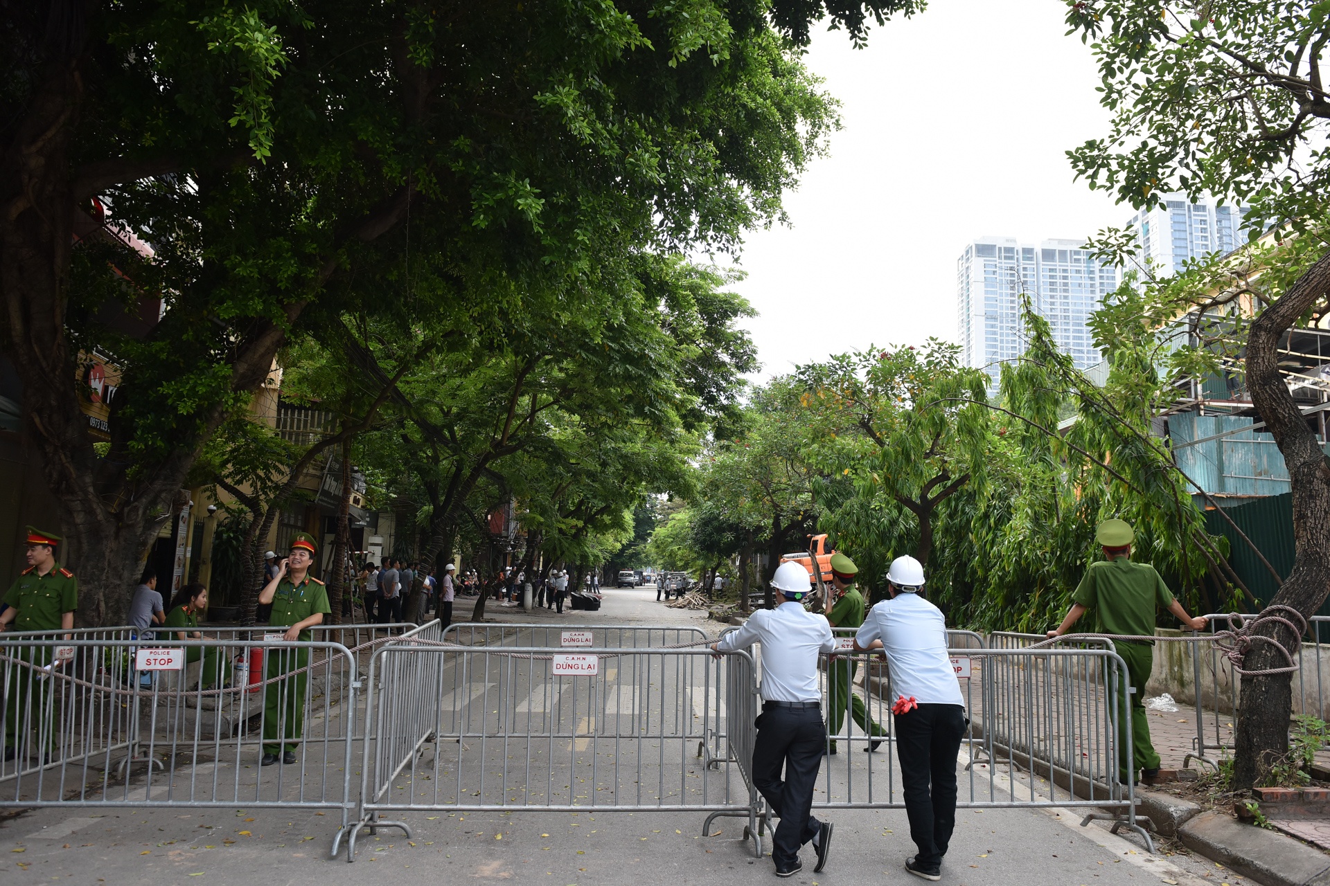 cuong che cong trinh vi pham o muong Phan Ke Binh anh 2