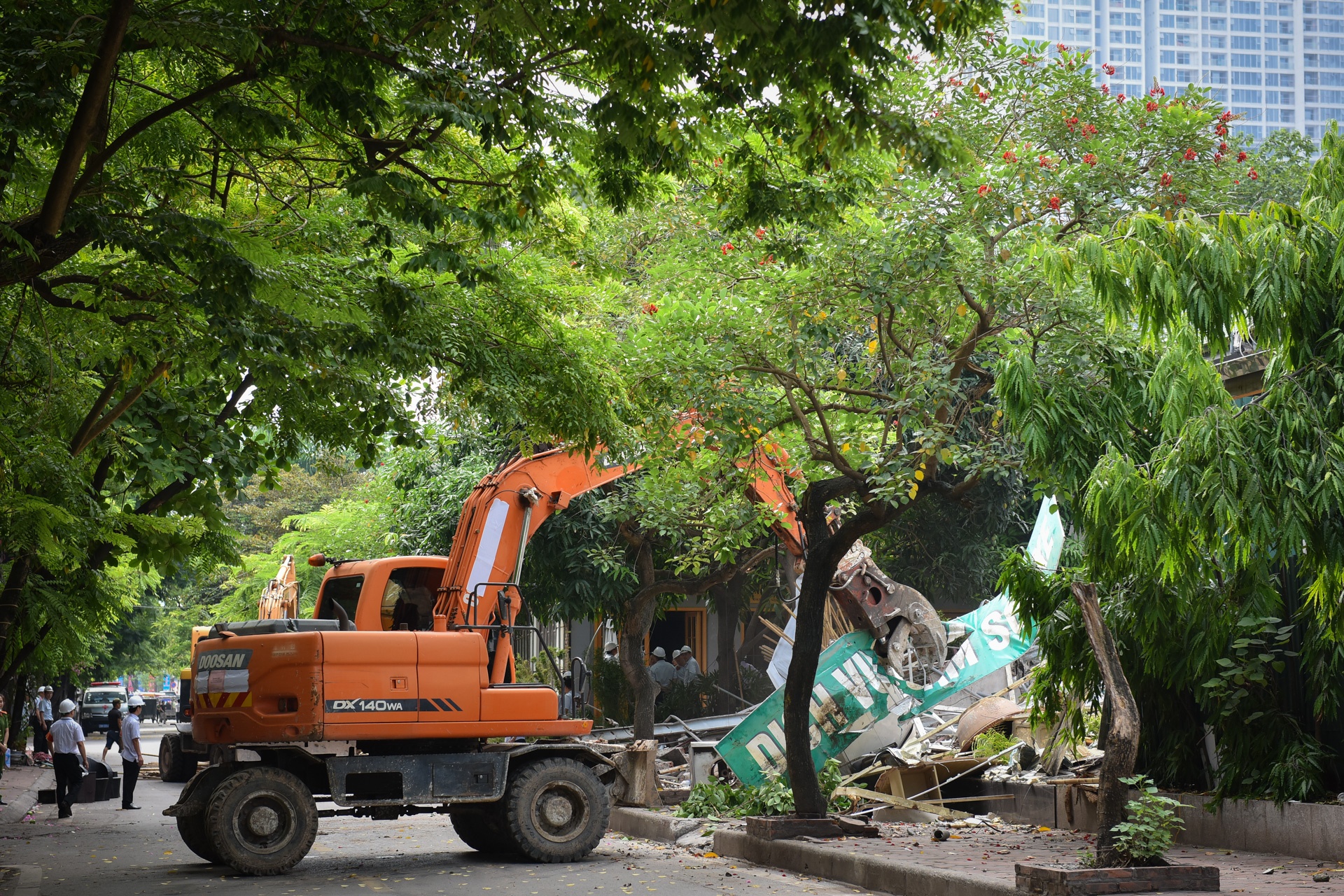 cuong che cong trinh vi pham o muong Phan Ke Binh anh 3